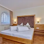 Alp Tiroler Adler Aparthotel 4*