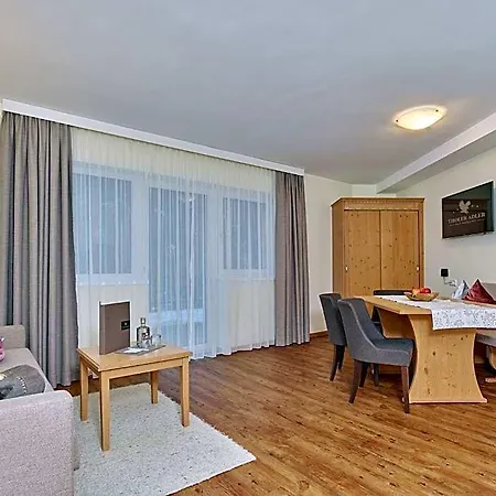 Lägenhetshotell Alp Tiroler Adler 4*